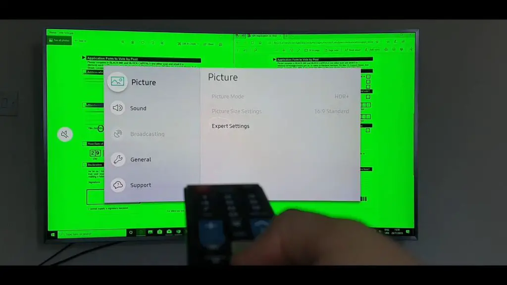 How to Fix a Green Screen on a Samsung TV