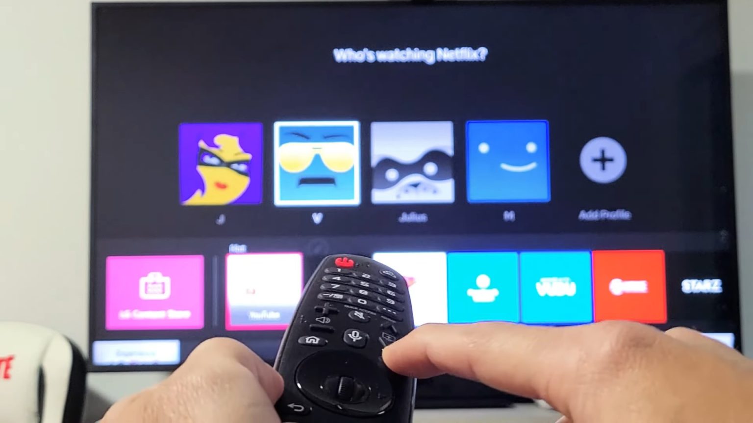 Does the Samsung smart TV logo keep popping up? Find solutions here