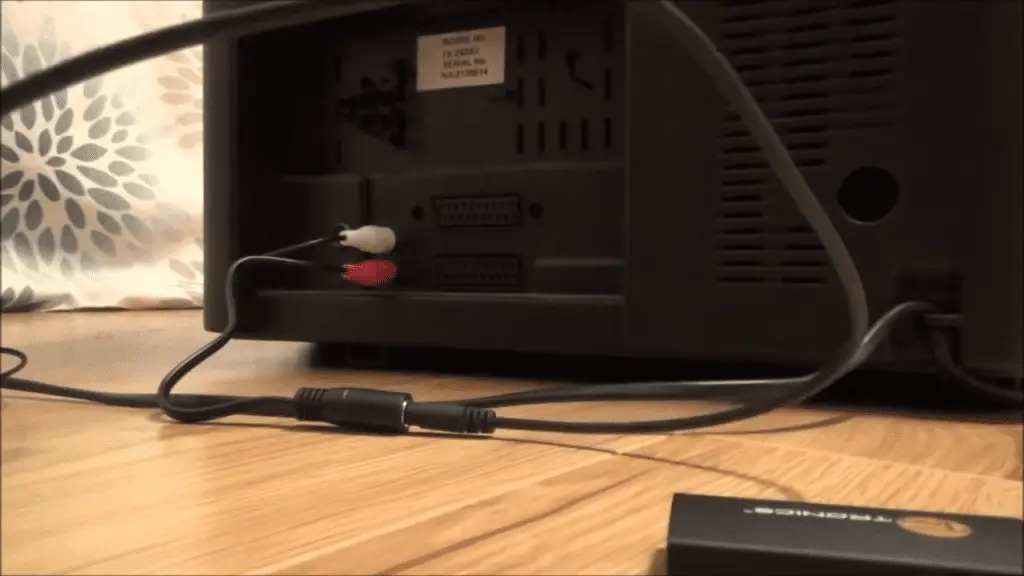 Connecting Headphones to the TVs Headphone Jack